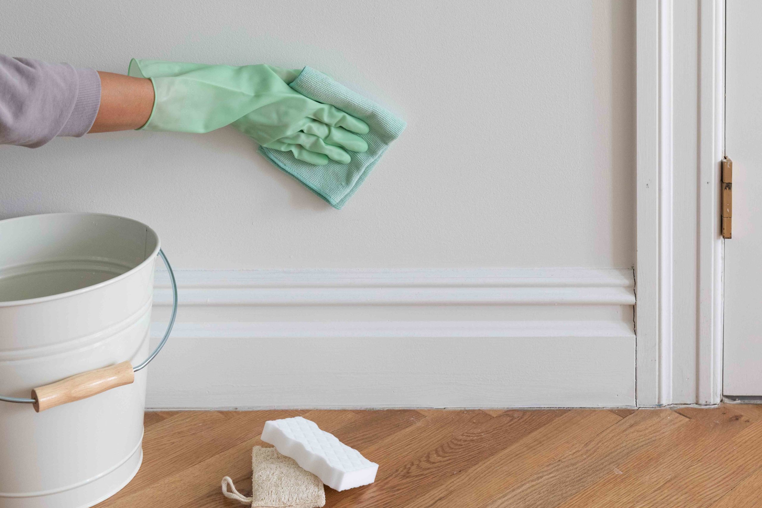 5 Ways to Clean Painted Walls