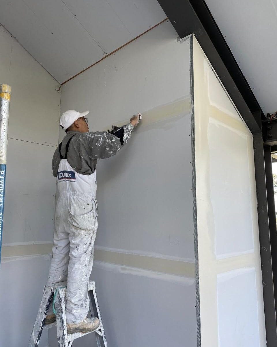 Qualified plasterboard fixer